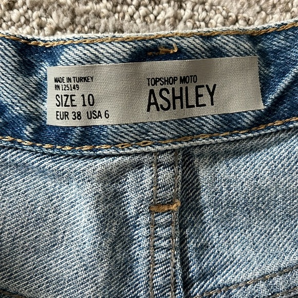 Topshop button fly Jean shorts size 6 - Picture 3 of 3